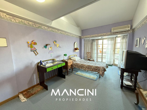 Apto Crédito - Casa En Venta De 5 Ambientes Con Cochera, Quincho Y Piscina - Villa Ballester