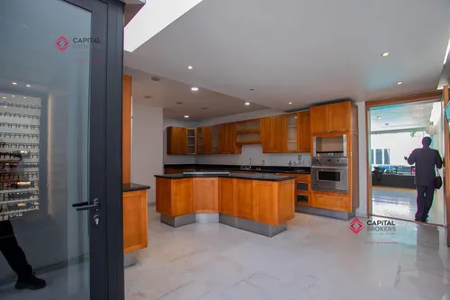 Casa De Lujo En Renta Con Alberca Y Cuarto De Seguridad Cerca De La Minerva