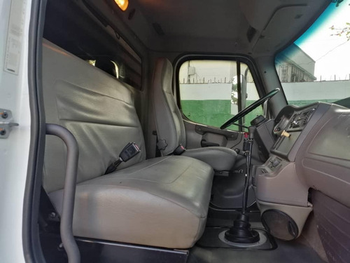 Imagen 11 de 12 de Freightliner M2-106