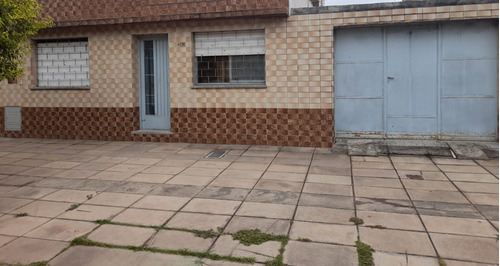 Casa En Venta La Rioja 4200 Con Cochera Y Patio