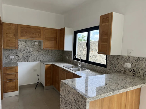 Villas Listas Para Entregar En Brisas De Punta Cana, 3 Habitaciones, Terraza En El 3er Nivel