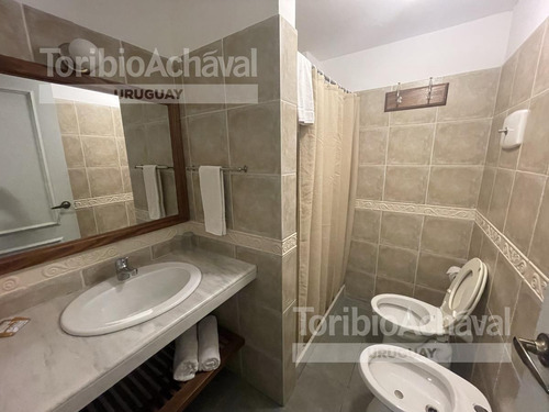 Imagen 10 de 26 de Muy Buen Hotel En Colonia. A Pasos De Terminal De Bus Y Fluvial