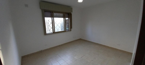 Imagen 10 de 15 de Hermosa Casa Ph 2 Dormitorios Con Gran Parque - Ezpeleta