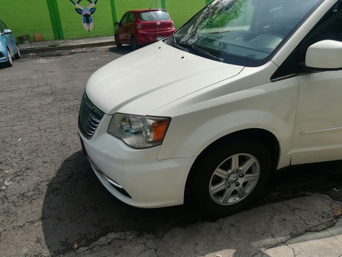 Imagen 1 de 15 de Chrysler Town & Country 2012 3.6 Lx Mt