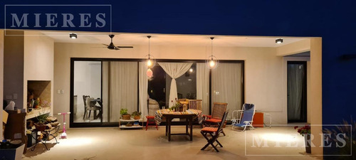 Casa En Venta En Puertos Barrio Vistas!!