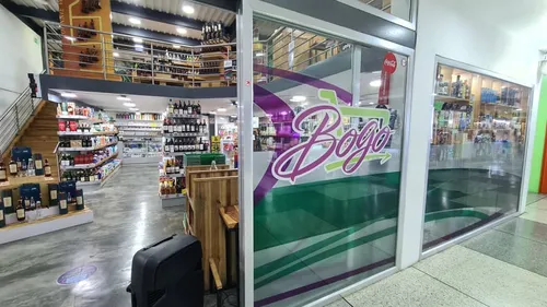 Yosmar Y Fernando Venden Bodegón Y Minimarket En C.c. Fin De Siglo - San Diego