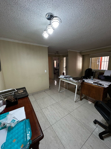 Casa Familiar Con Excelente Ubicación