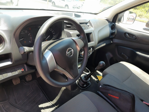 Imagen 7 de 15 de Nissan Np300 2020 2.5 Chasis Cabina Dh Pack Seg Mt