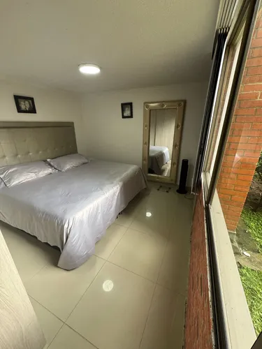 Vive En La Parte Baja De La Loma De Los Bernal, Vendo Apartamento En Exclusiva Unidad Residencial