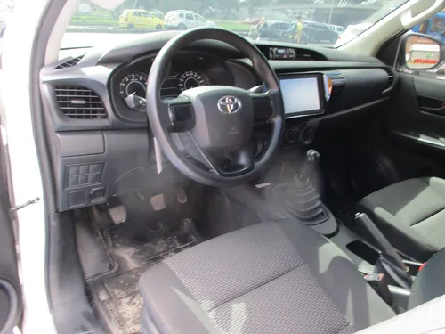 Toyota Hilux 4x2 2700cc Mt Aa - Estacas