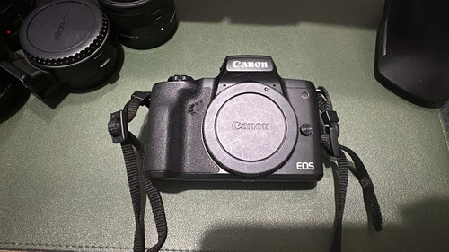 Canon Eos M50 Mark Ii, Sin Espejo Color Negro (Usado)