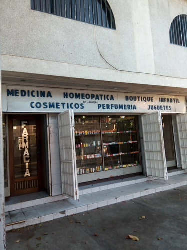 Edificio Con Farmacia