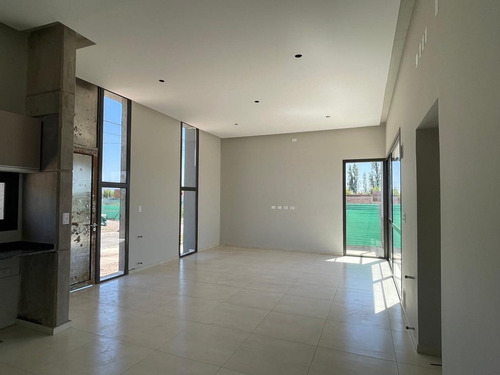 Casa En Venta - Bº La Quebrada - Lujan