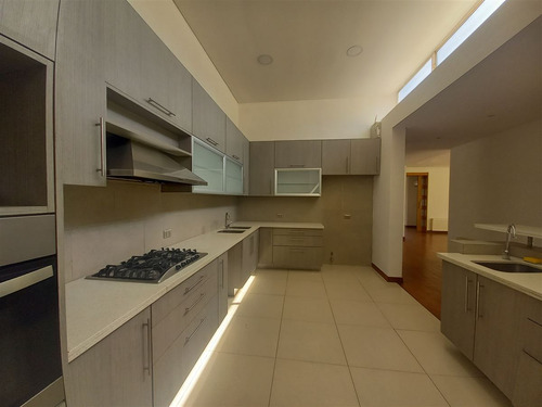 Casa En Arriendo De 4 Dorm. En Colina