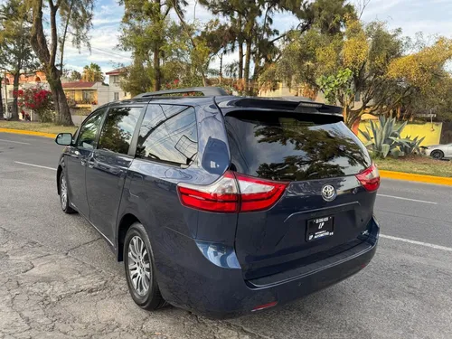 Toyota Sienna 3.5 Xle At