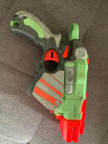 Pistola Nerf Lanza Discos, No Incluye Discos.