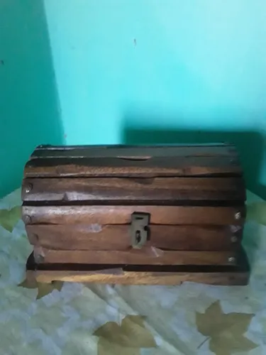Baul De Madera (saman)