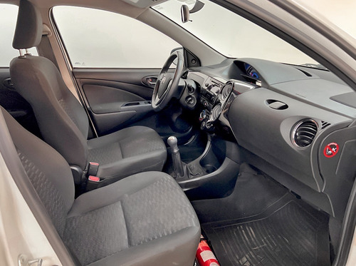 Imagen 18 de 23 de Toyota Etios Xls 4p Manual Impecable, Unico Dueño, Flamante