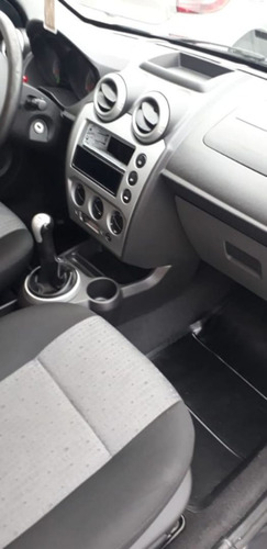 Imagem 2 de 8 de Ford Fiesta Sedan 1.6 Class 8v 4p