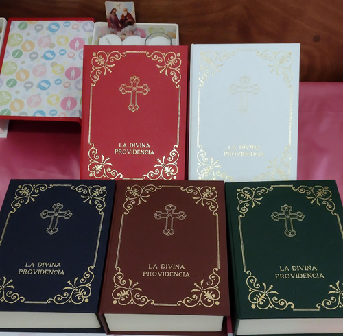 Cajita Tipo Biblia Con 12 Velitas Para La Divina Providencia