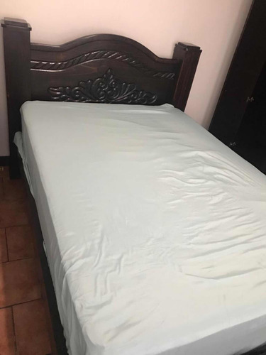 Cama Queen En Perfecto Estado