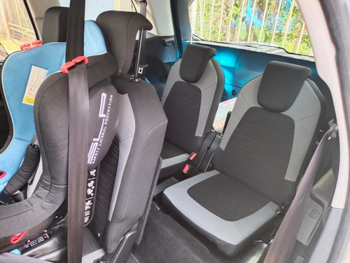 Imagen 11 de 21 de Citroën Grand C4 Picasso 2016 1.6 Intensive