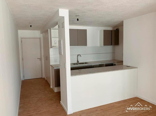 Imagen 14 de 24 de Venta De Apartamento 1 Dormitorio En Centro (montevideo) | Piso 10 | Proximo A 18 De Julio | A Estrenar
