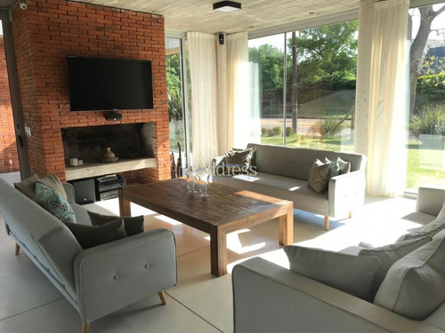 Impecable Casa En Beverly Hills - Ref: 2467