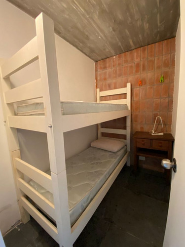 Casa En Alquiler Por Temporada De 4 Dormitorios En Punta Piedras (ref: Bpv-8720)