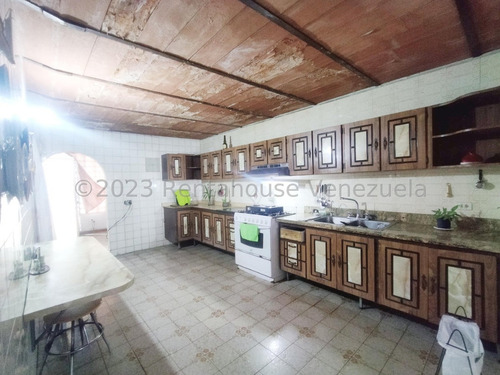 Amplia Casa En Venta Con Anexo Servicio De Internet Excelente Precio Los Samanes Maracay Estef 23-21298