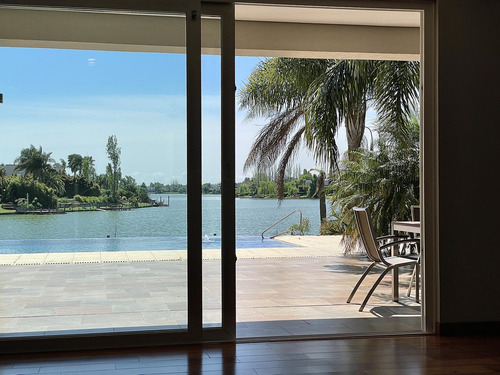 Casa En Venta En El Barrio Santa Barbara | Bancalari | Tigre