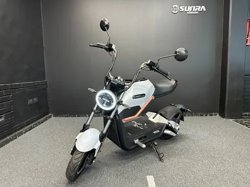 Moto Eléctrica Sunra Miku Max 2025