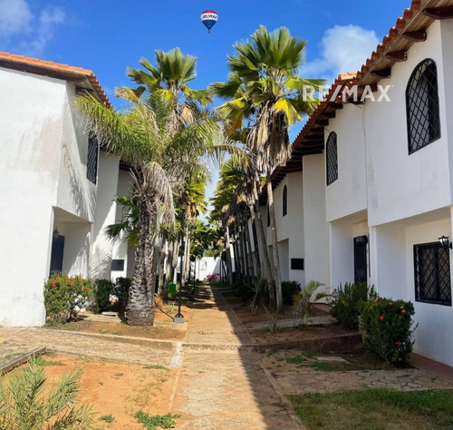 Townhouse En Urbanización Maneiro, Conjunto Residencial El Retiro, Con Zona Amplia, Y Con Piscina, Nueva Esparta, Margarita