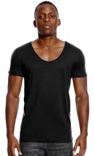 Remeras con cuello sale