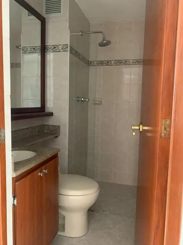 Vendo Apartamento Ubicado En La Parte Baja De La Loma De Los Bernal, Suoer Bien Ubicado