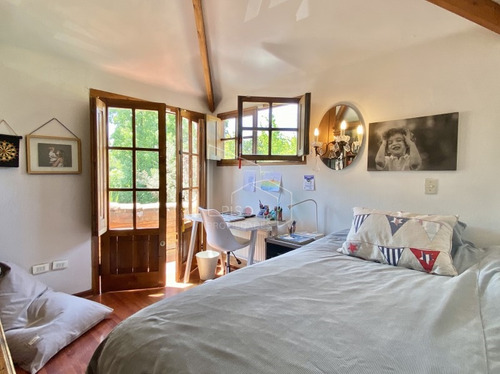Sitio De 1600 M2, Una Casa Llena De Detalles Y Encanto