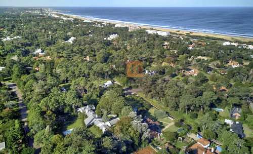 Destacada Casa Del Arquitecto Arturo J. Dubourg A La Venta En El Golf