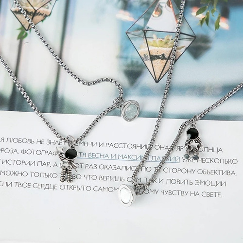 Imagen 5 de 9 de Collares De Pareja Astronautas Magnético Regalo Amor Novios
