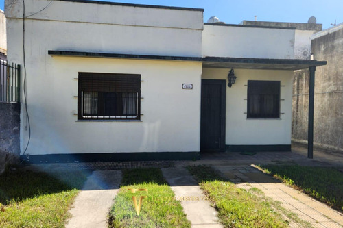 Ph En Venta -tres Ambientes - Patio - Ápto Crédito