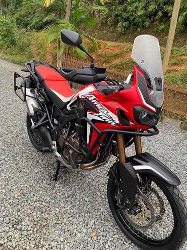 Imagem 2 de 15 de Honda África Twin