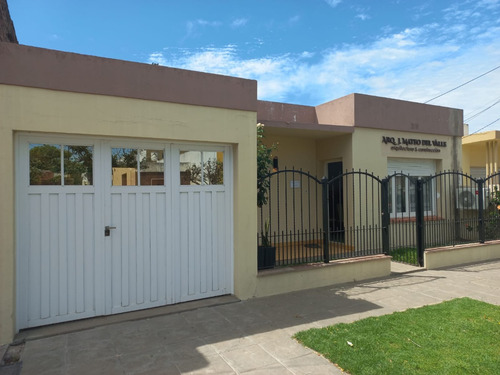 Casa Con Jardín De Invierno En Venta, General Las Heras