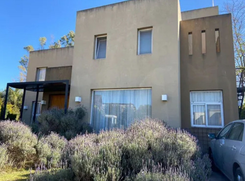 Venta Casa Bella Vista Barrio La Escondida