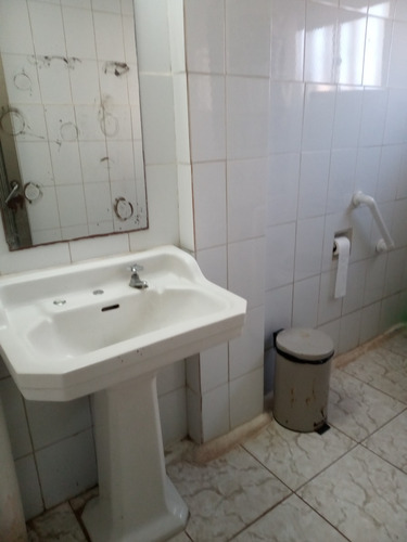 Gran Casa De 2 Pisos Con Patente De Hostal