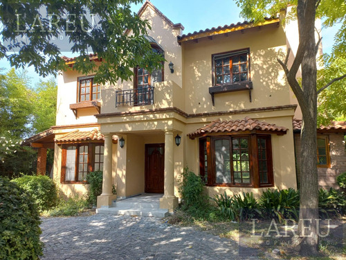 Casa En Venta, Barrio Los Fresnos (pilar)