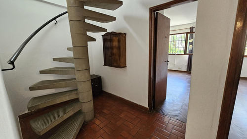 Casa Sobre Av Zanni, A Metros De Almafuerte