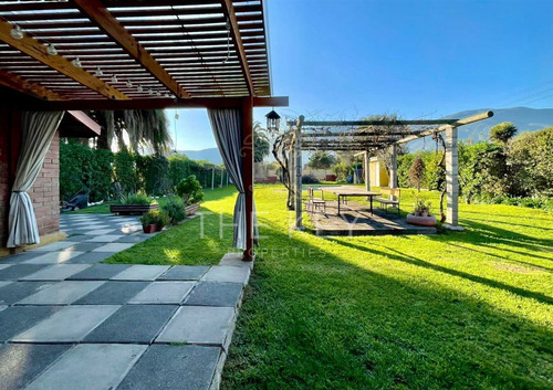 Casa En Venta De 5 Dorm. En Olmué