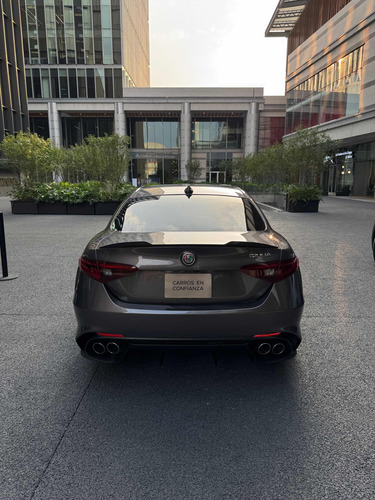 Alfa Romeo Giulia 2.9l Quadrifoglio V6 Bi-turbo At