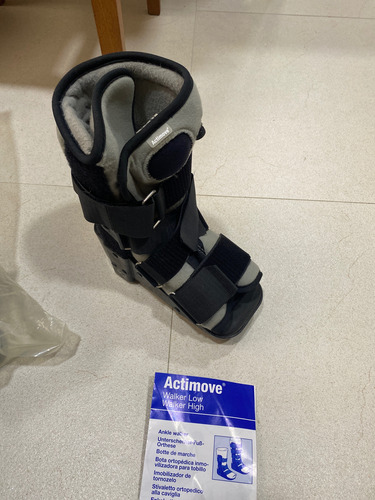 Férula De Tobillo Tipo Bota Inmovilizadora Usada