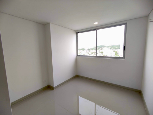 Imagen 18 de 29 de Venta De Apartamento En Manga.