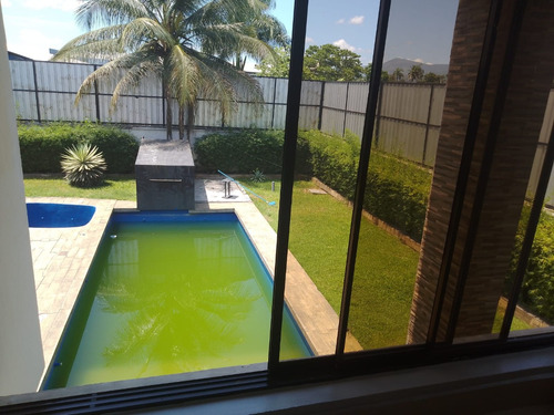 Casa En Venta Con Piscina En Bonao